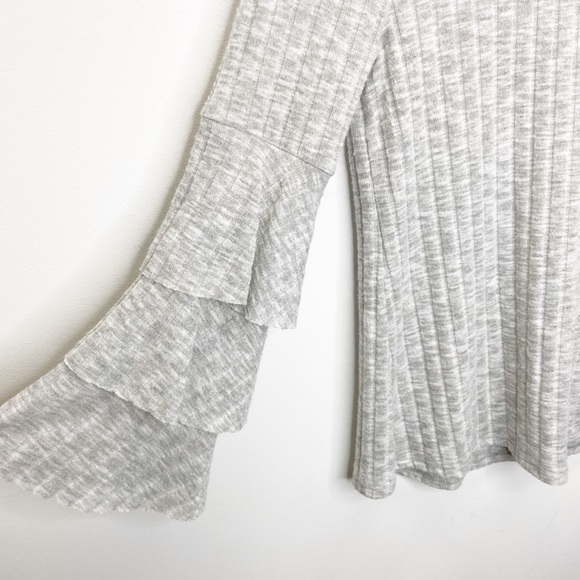 Blu Pepper Gray Ribbed Bell Sleeve Top Juniors Sz L - Picture 3 of 5